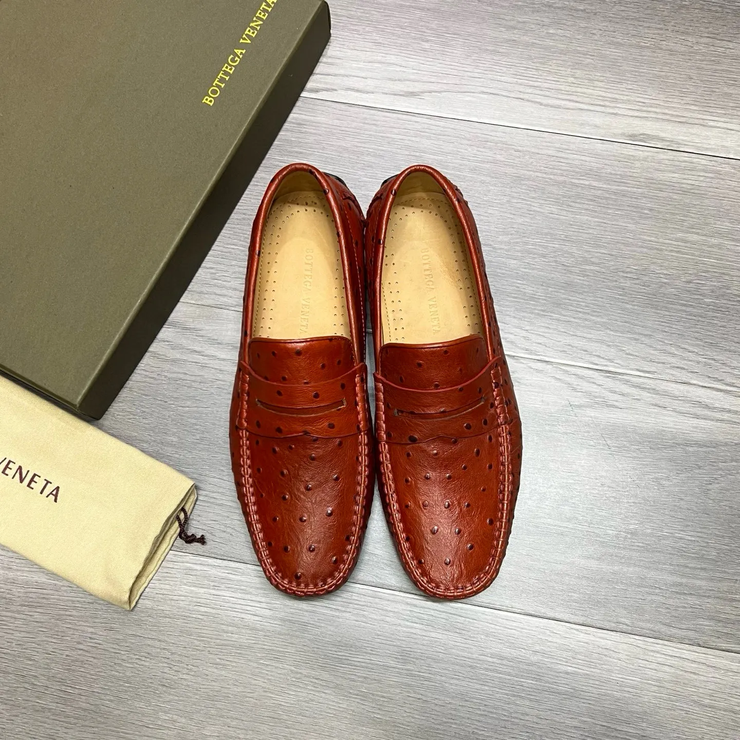 Factory price 458 new model BV〰️Handmade classic men's beanie shoes👉👉driving shoes, slip-on shoes, made of Italian imported cowhide, 💕water-dyed cowhide lining, 🔊original outsole, waterproof platform design, comfortable for the feet. A good choice for traveling and driving, two colors available, code number: 38-44, (45 can be customized)